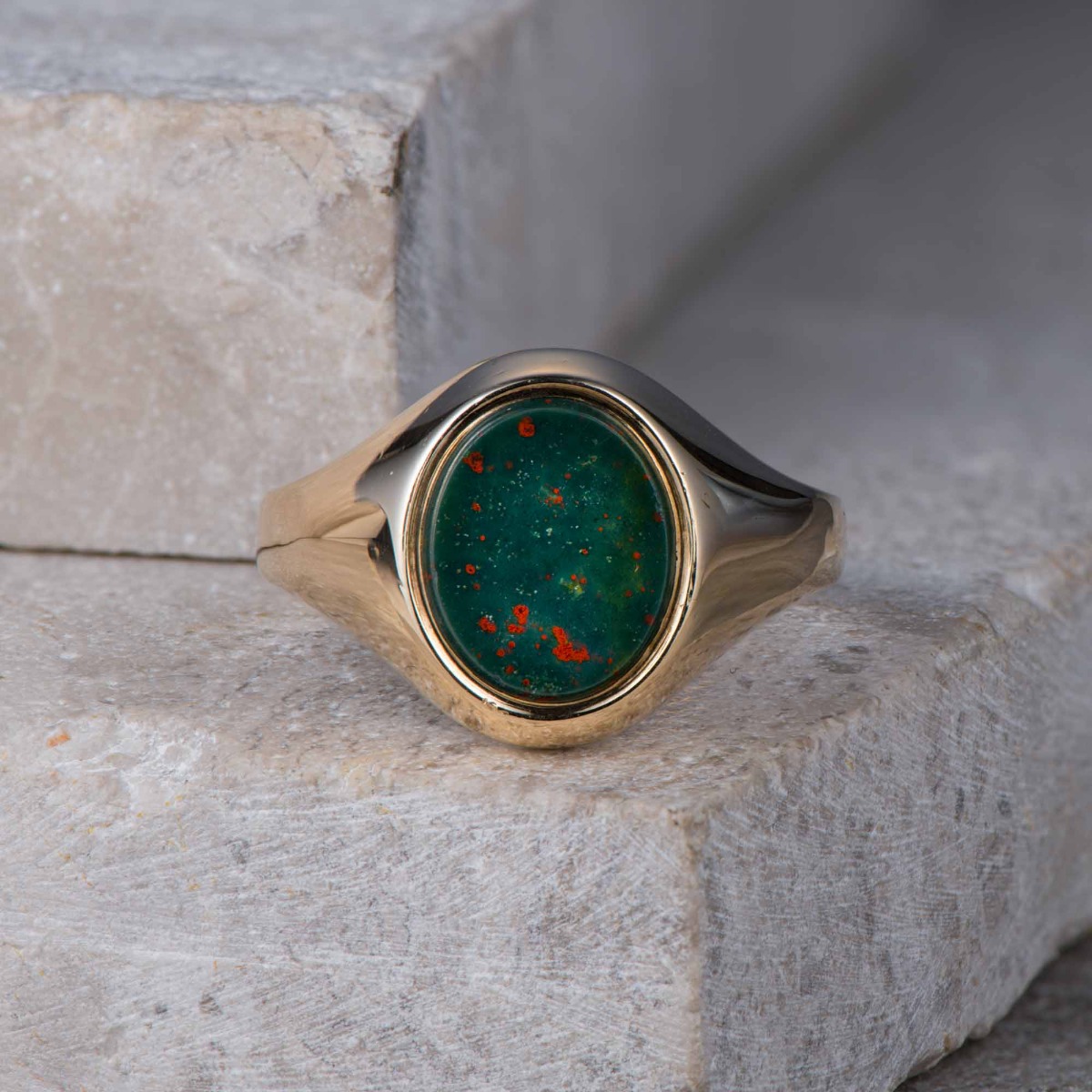 Product Image for 9ct Yellow Gold Men's Bloodstone Signet Ring – Solid & Bold, Size W