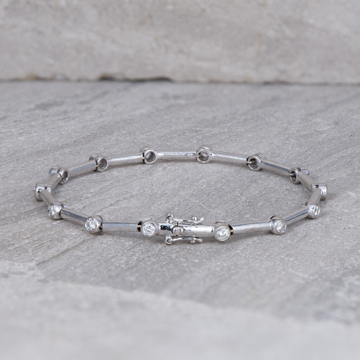 Product Image for 18ct White Gold Solid Elegant 1.40ct Diamond Set Tennis Bracelet - 7.5"