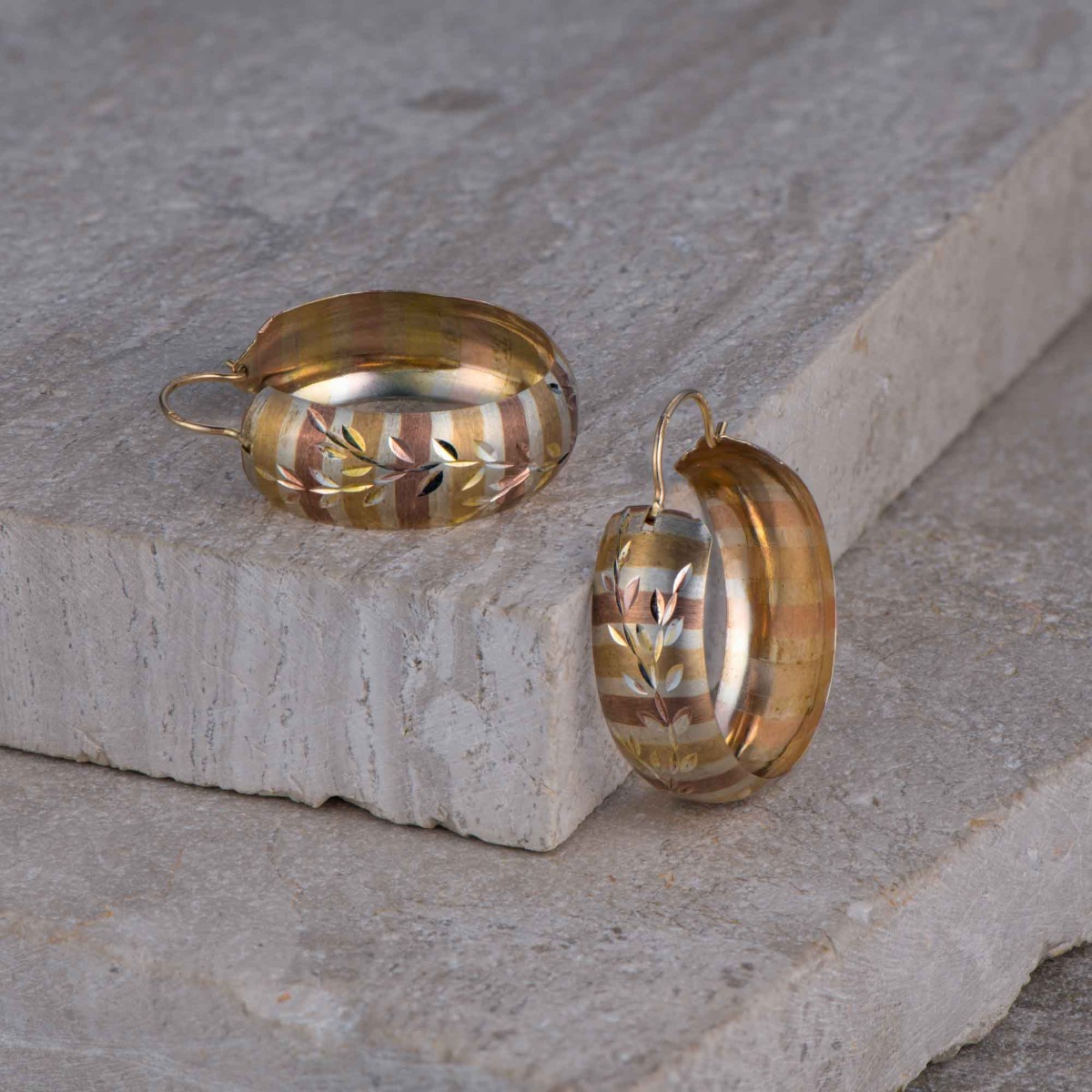 Product Image for Pre-Owned 9ct Yellow Gold Tricolour Hoop Earrings – Engraved Leaf Design, Vintage Striped Finish - 22mm