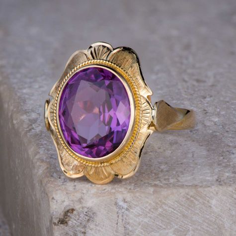 18ct Yellow Gold Amethyst Statement Ring - Size P - Large Oval Gemstone Vintage Style