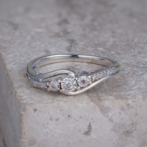 9ct White Gold Diamond Crossover Ring – Half Eternity Style | 0.10ct | Size P