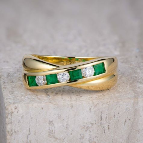 18ct Gold Gorgeous Preowned Emerald & Diamond Ring – Size N
