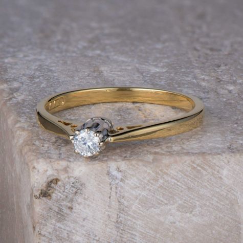 18ct Yellow Gold Pre-Owned 0.10ct Diamond Solitaire Ring – Size M