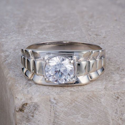 9ct White Gold CZ Preowned Statement Ring – Size Q