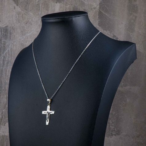 Solid 18ct White Gold Crucifix & Diamond Cut Belcher Chain 22"