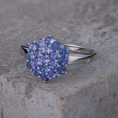 9ct White Gold Tanzanite Cluster Ring – Hallmarked – Size O – 2.7g – 13mm – Pre-Owned