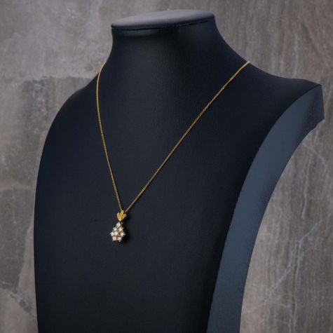 18ct Gold 1.00ct Diamond Cluster Pendant with 16” Chain – 4.4g