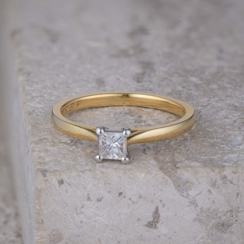 18ct Yellow Gold & White Gold Diamond Solitaire Ring – 0.23ct Diamond - Size J
