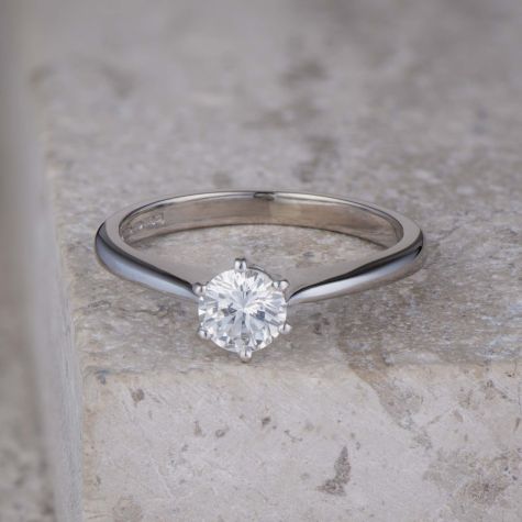 Fine 18ct White Gold Certified Diamond Solitaire Engagement Ring – 0.45ct VS2 Quality Stone